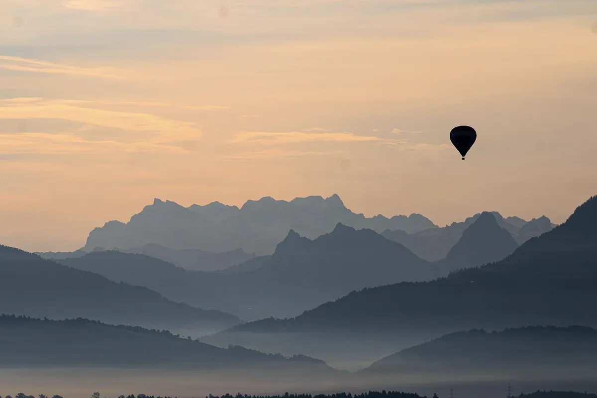 hot air balloon, ballon, sky, fly, travel, swiss, alps, mountains, fog, autumn, fall, switzerland, nature, landscape