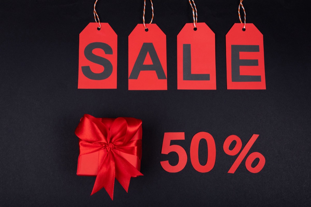 Hotel reservation with traditional market coupon
