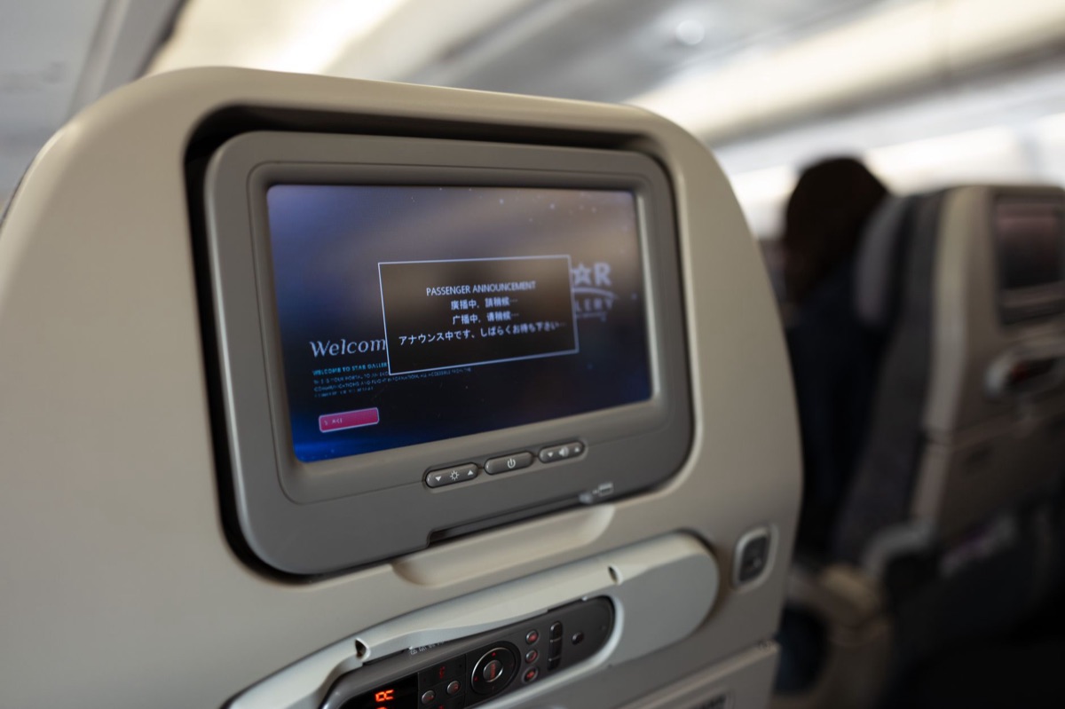 tela digital mostrando cupom de viagem com data de validade
