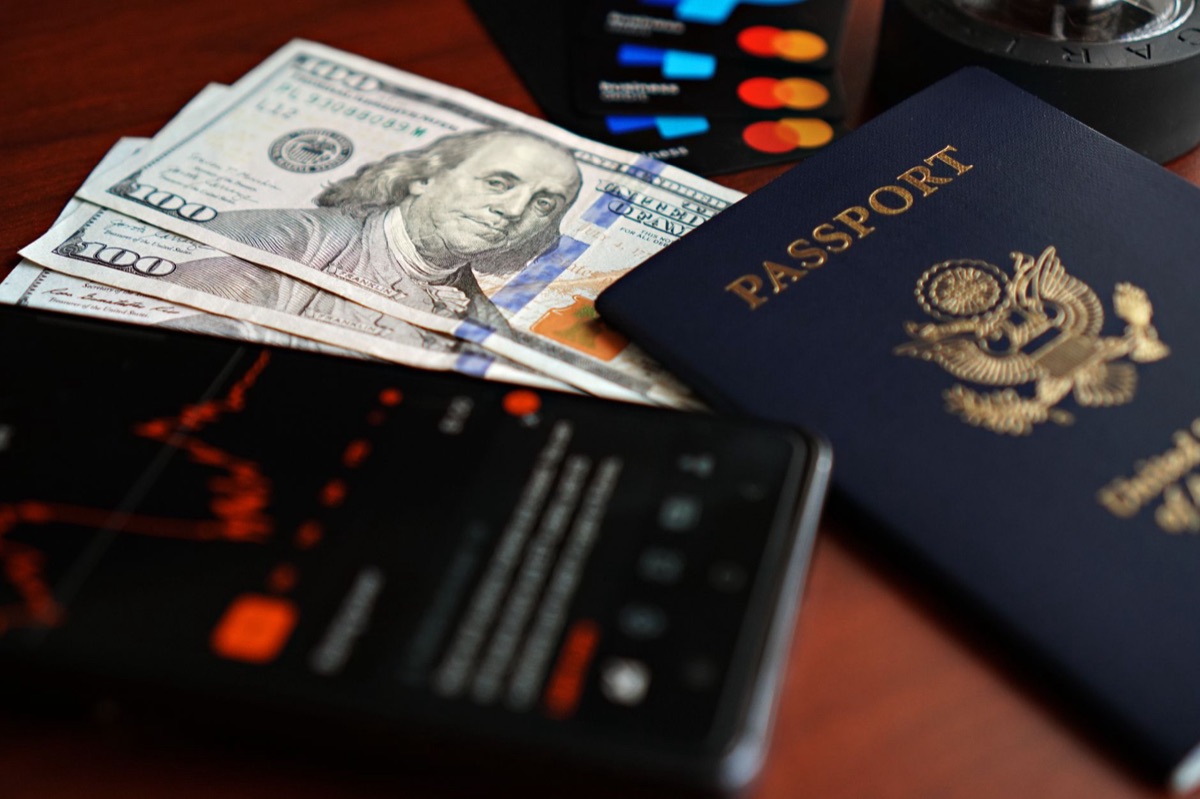 Reispass en contant geld