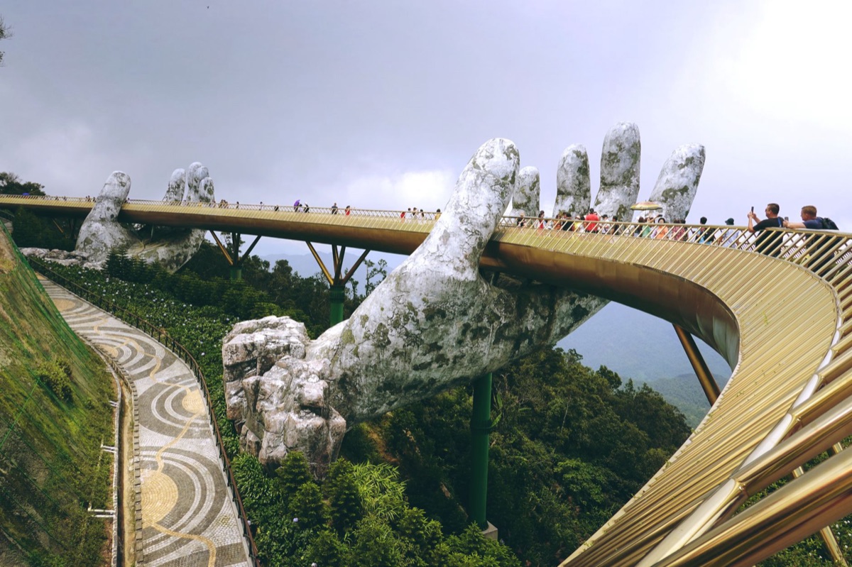 Le célèbre Pont d'Or de Ba Na Hills à Da Nang